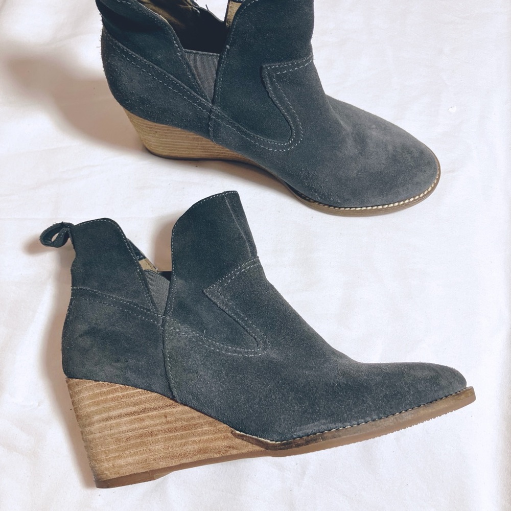 🔥 Blondo gray suede waterproof wedge heel booties sz7